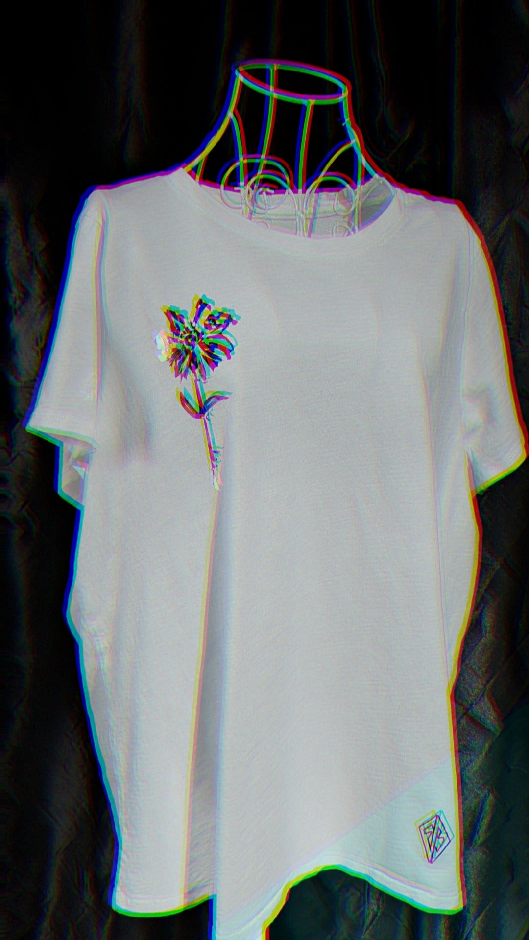 Forms: T-shirt -White Golden flower